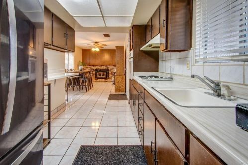 615 Almond St, Liberty Farms CA  95620-2705 exterior