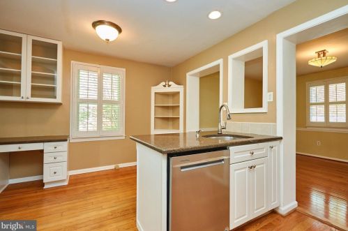 6804 Jefferson Ave, Falls Church VA  22042-1932 exterior