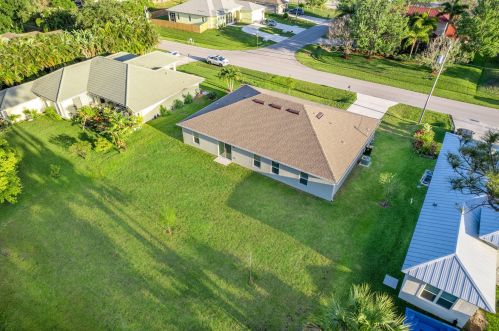 1743 Bellevue Ave, Fort Pierce, FL 34953-1036