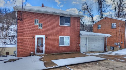 625 Homewood Dr, Pittsburgh, PA 15235-4440