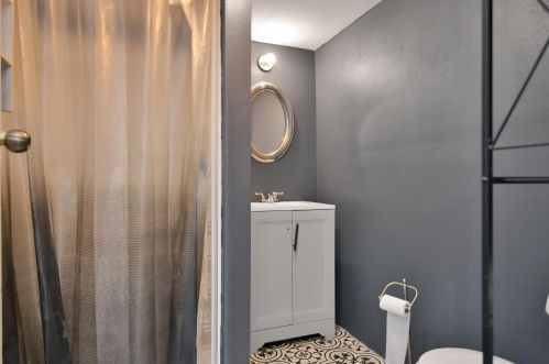 32 Fairview Ave, Nashua NH 03060-4105 exterior