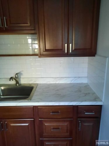 347 Central Blvd, Palisades Park NJ  07650-2264 exterior