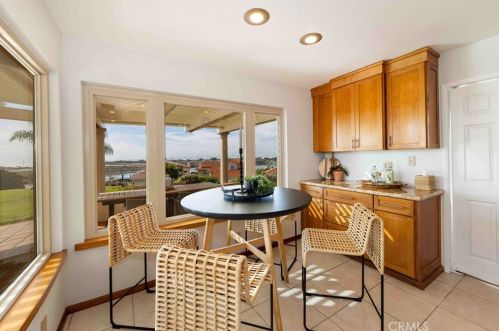 4565 Sea Bluff Cir, Carlsbad CA  92008-3671 exterior