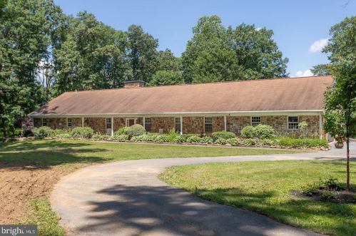 156 Grove Rd, Marsh, PA 19520-9016