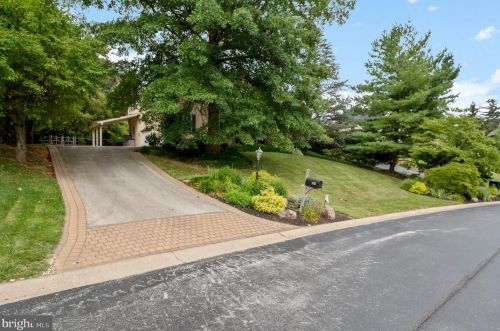 1236 Gulph Creek Dr, Wayne, PA 19087-4686