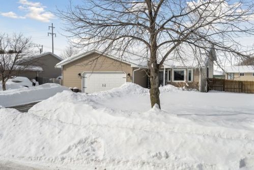 7119 Brian Dr, Lino Lakes, MN 55038-8729
