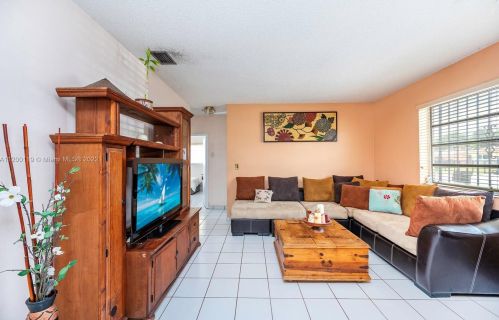 1031 53rd St, Hialeah FL  33012-2420 exterior