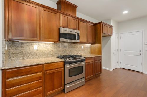 7500 Abbey Cir, Elk Grove CA  95757-5103 exterior