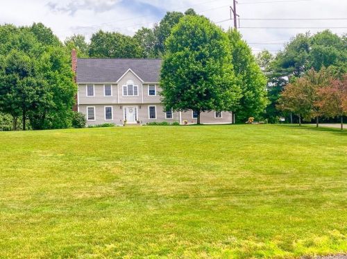 35 Country Club Ln, East Granby, CT 06026-9638