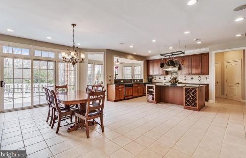 19228 Charandy Dr, Leesburg VA 20175-7215 exterior