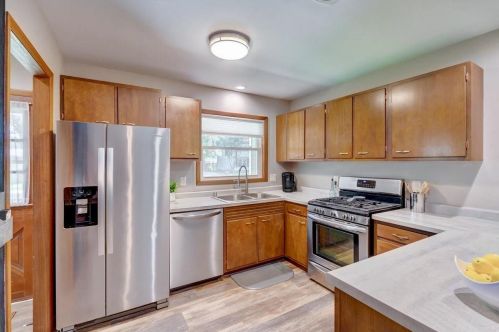 1806 Lynndale Rd, Madison, WI 53711-3326