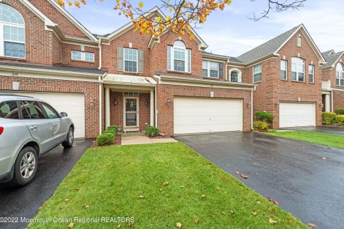 42 Oak Leaf Ln, Tinton Falls, NJ 07712-7793