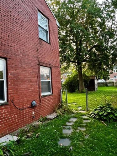 213 Palmer St, Easton PA  18042-7238 exterior