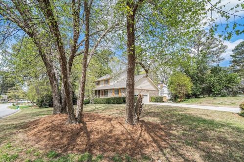827 Carlisle Rd, Stone Mountain, GA 30083-4756