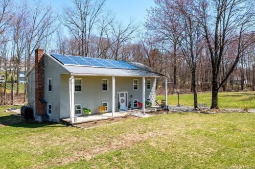 81 Whisconier Rd, Brookfield Center, CT 06804-3815