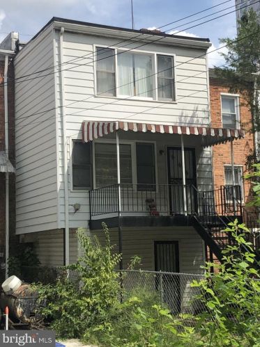 5813 Dix St, Washington, DC 20019-6966