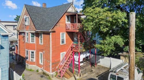 84 Bell St, Bridgeport, CT 06610-2716