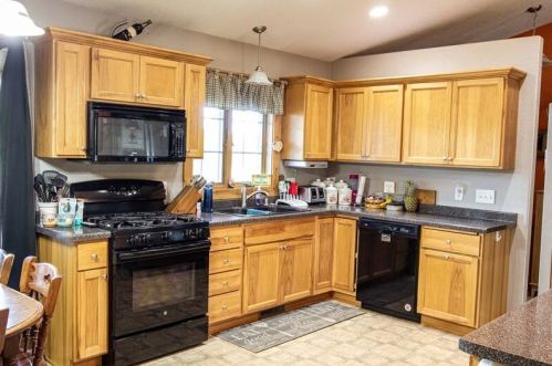 616 Bobolink Ln, Cascade, WI 53011-1614