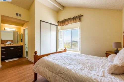 1408 Greenfield Cir, Pinole CA  94564-2136 exterior