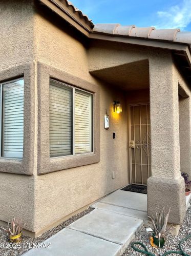 865 Clear River St, Tucson, AZ 85704-2453