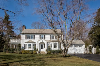 57 Knollwood Ln, Tokeneke, CT 06820-2813