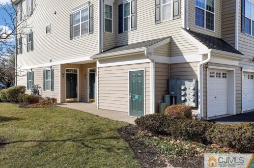 4 Swing Bridge Ln, South Bound Brook, NJ 08880-1499