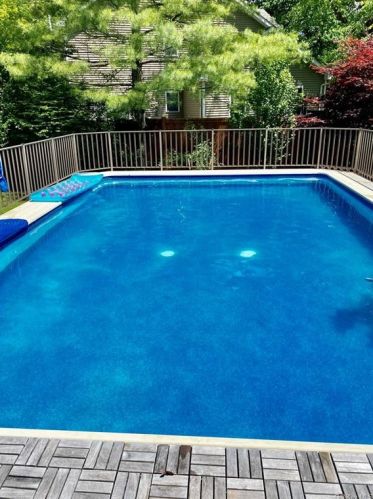 2 Drake Ln, White Plains NY  10607-2215 exterior