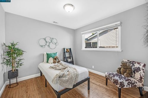 1831 Oakmead Dr, Concord CA 94520-3006 exterior