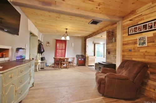 350 Old Post Rd, Marlborough NY  12542-6540 exterior
