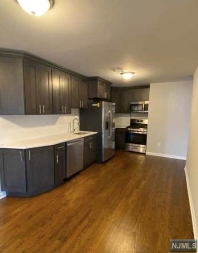 212 Walnut St, East Orange, NJ 07017-3812