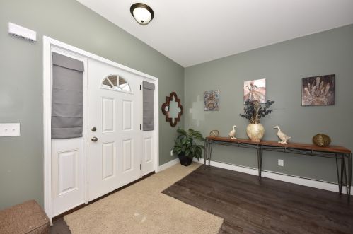 2228 15th St, Milwaukee, WI 53215-2702