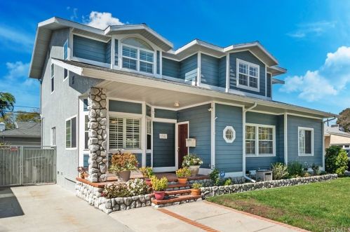 2741 Studebaker Rd, Long Beach, CA 90815-1628