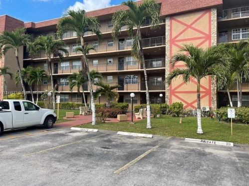 6575 4th Ave, Hialeah, FL 33012-6642