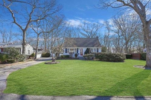 66 Eatondale Ave, Blue Point, NY 11715-1025