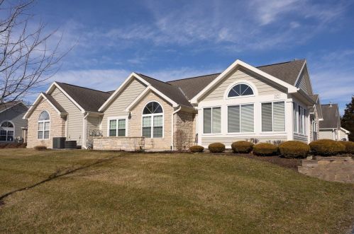 5041 Crescent Ridge Dr, Englewood, OH 45315-9676