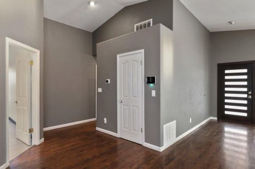 321 La Loma Ave, Modesto CA  95354-1329 exterior