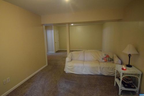 34 Woodlawn Dr, Bybee VA  22963-2732 exterior