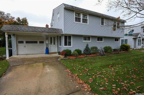 9 Land Ln, Westbury, NY 11590-6208