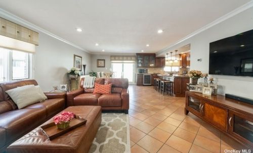 161-07 86th St, Jamaica, NY 11414-1201