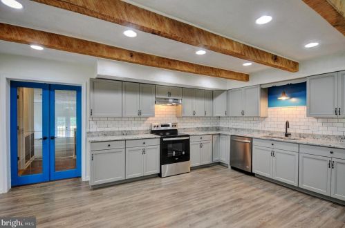 34 King David Dr, Linden VA  22642-6323 exterior