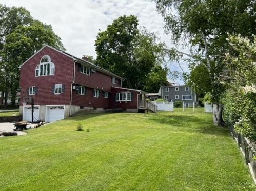 215 Rocky Point Ave, Warwick, RI 02889-6333