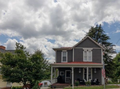 219 Wayne St, Claysville, PA 15323-2348