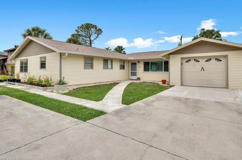 1769 Bay St, Naples, FL 34112-6460
