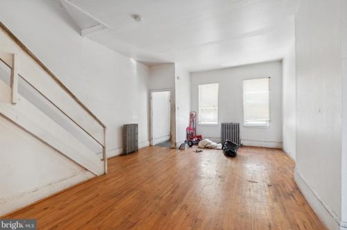 824 Leland St, Philadelphia, PA 19130-2113