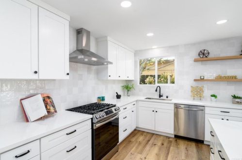 7012 Bobhird Dr, San Diego CA 92119-1404 exterior