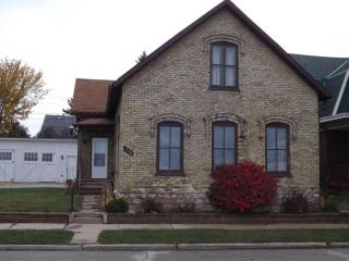 1728 Michigan Blvd, Racine, WI 53402-4933