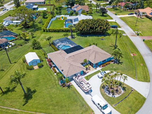 2082 Giffen Ave, Fort Pierce, FL 34952-5824