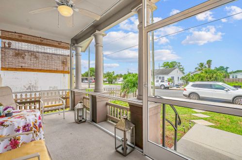 918 13th St, West Palm Beach, FL 33401-2828