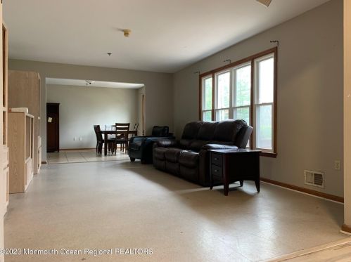 31 Miller Rd, Lakewood NJ  08701-2919 exterior