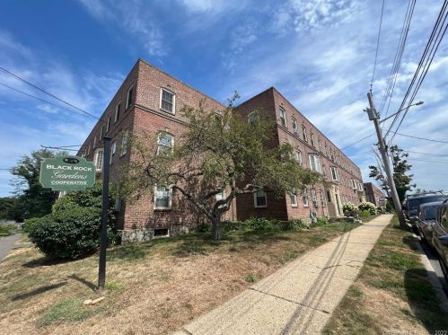 13 Nash Ln, Bridgeport, CT 06605-3015